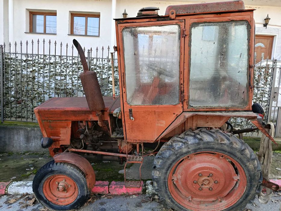 Продавам два трактора – комплект или поотделно