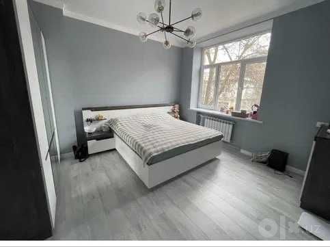 Мирабад. ЦУМ продается квартира 3/2/3, высакопотолочка. 70 м2