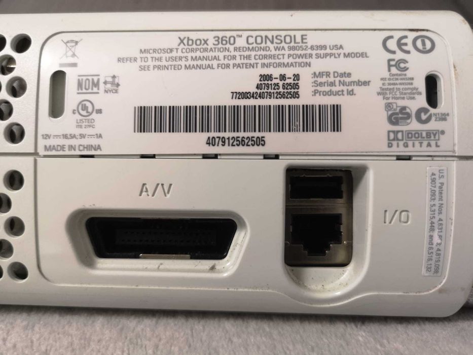 consola XBOX 360 complet + 18 jocuri