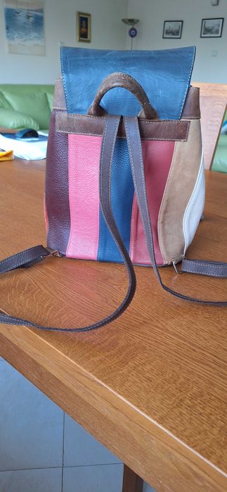 Дамска раница от естествена кожа.