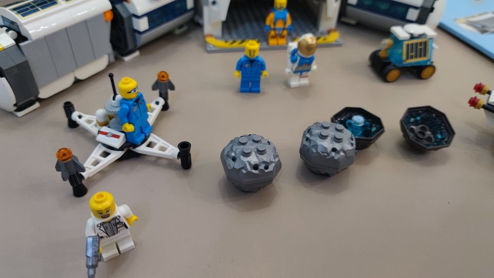 LEGO City 60350 - Baza Spațială Lunară! Cutie originala.