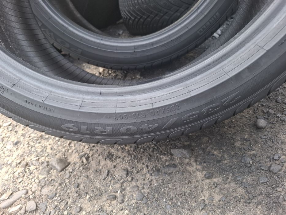 Vand 2 anvelope 235 40 19 pireli de vara bune dot 2022