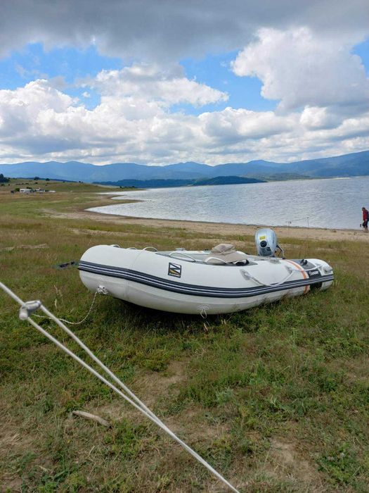 Продава се надуваема лодка