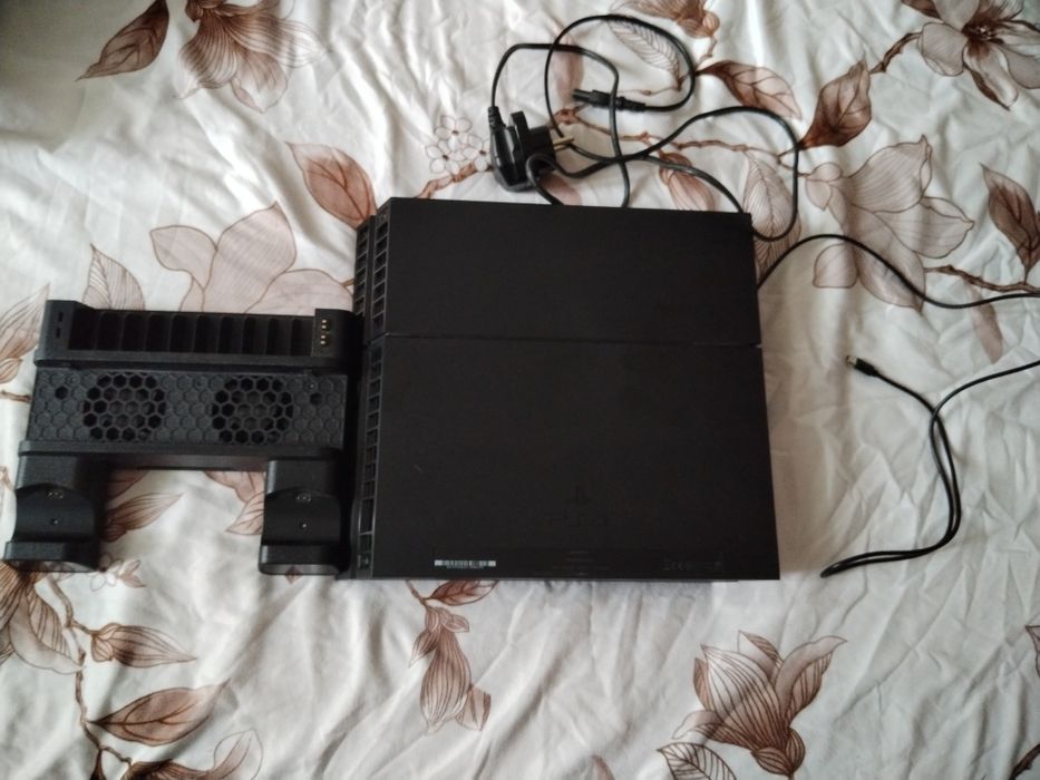 Vând PlayStation PS4