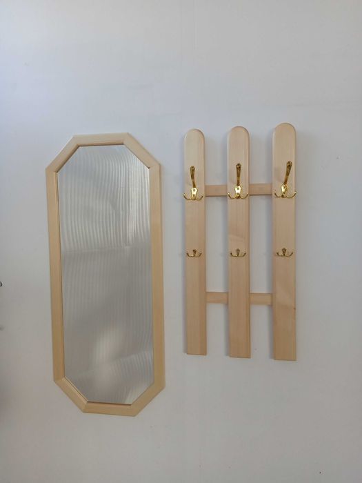 Портманта - закачалки и огледала от масив.