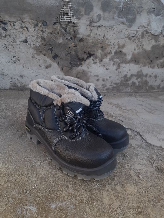 Продаётся спецобувь