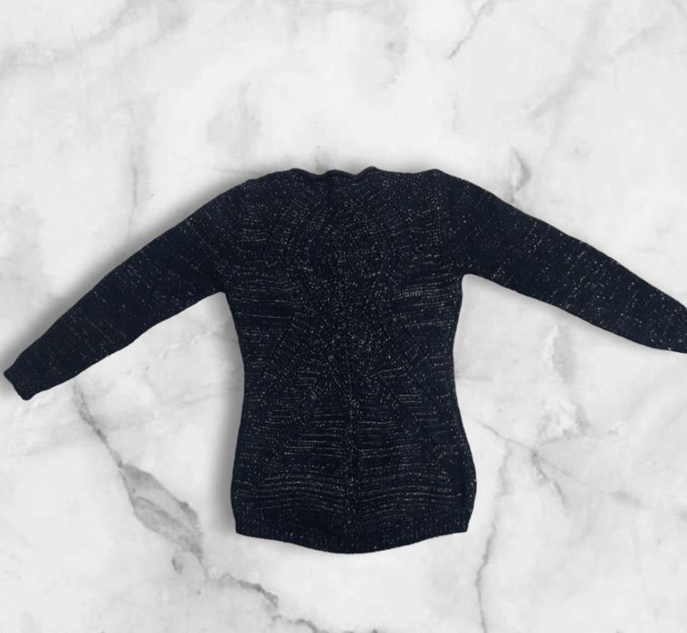 Pulover negru cu fir argintiu pret 20 lei