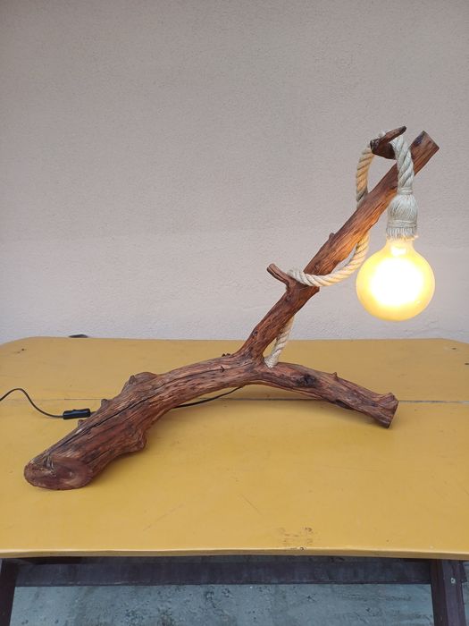Lămpi handmade din lemn