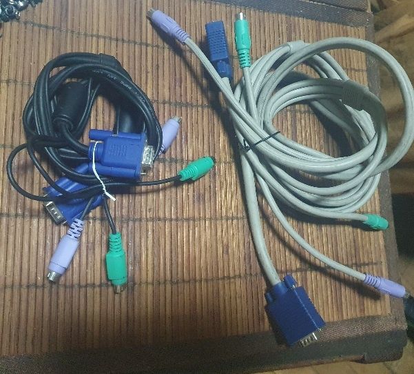 Cablu VGA DSUB D-Sub proiector sau pt KVM switch ca sa fie utilizate simultan concomitent o tastatura si un mouse la 2 PC-uri / Calculatoare deodata