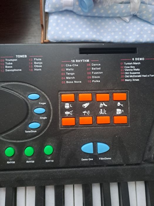 Продам синтезатор пианино с микрофоном