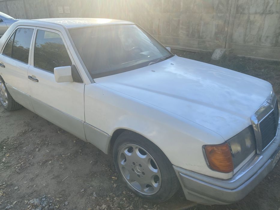мерседес 124 е 1991год