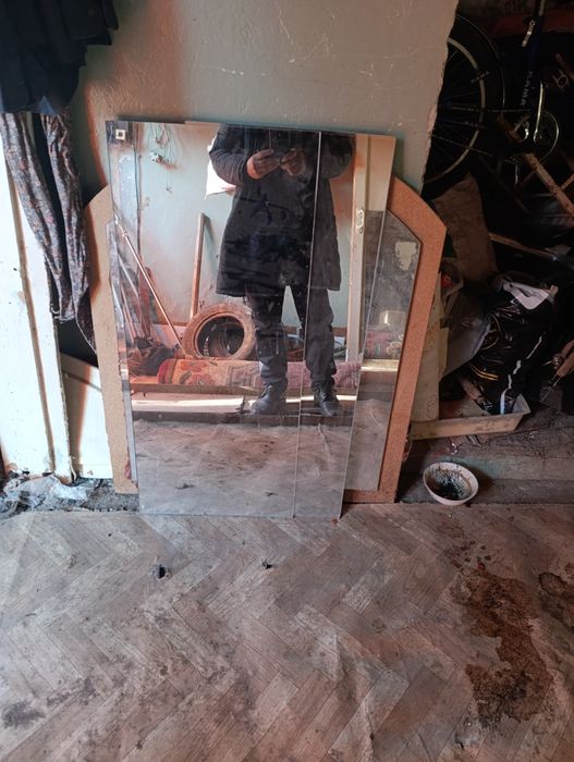 Прадаетса зеркало