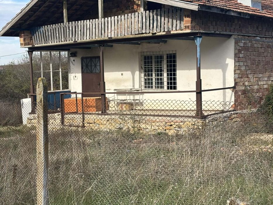 Продавам селскостопанска сграда за отглеждане на животни