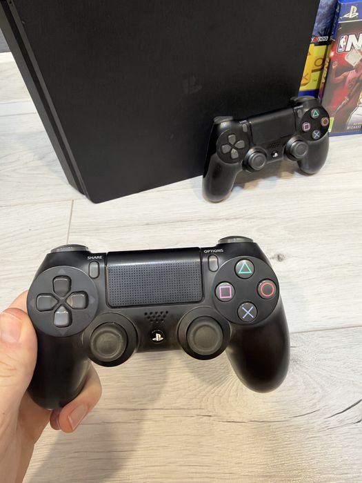Play station 4 slim