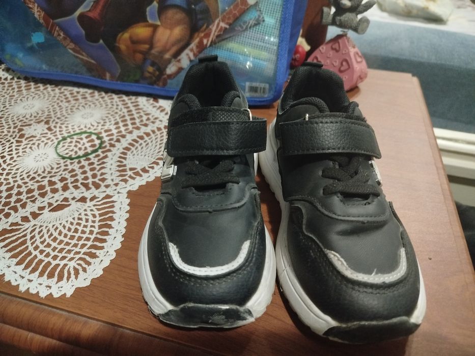 Кроссовки на мальчика.Не дорого
