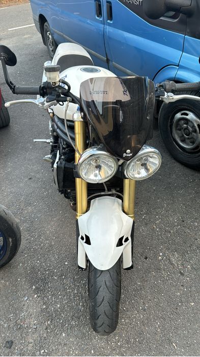 Motocicleta Triumph speed triple 1050cmc