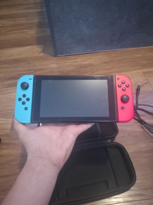 Nintendo switch с joy-con drift и проблемен game card slot reader