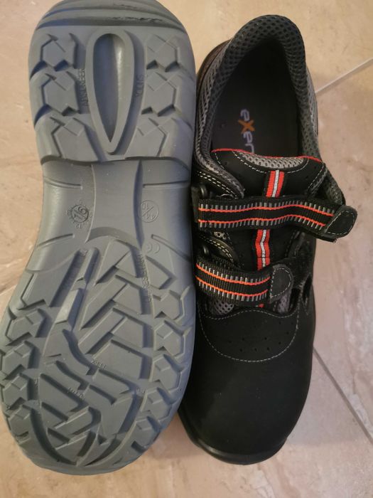 Sandale cu vârf metalic nr 44