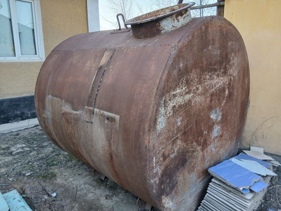 Продается бочка,диаметр 2м. длина 2м