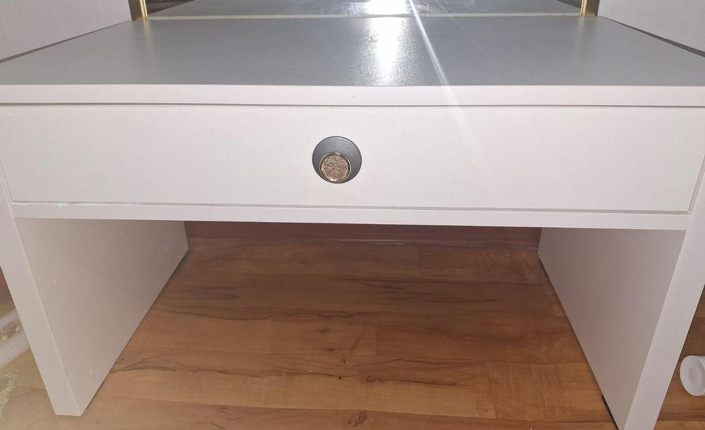 Тумбочка Белая с сурмой