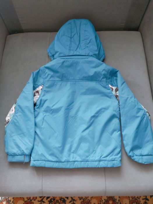 Куртка,варежки продам..