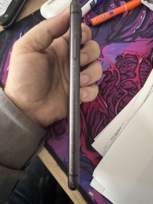 Vand Iphone 11 Black 64 GB