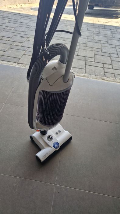 Aspirator Sebo Felix profesional