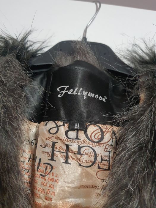 Пухен елек с черно-сив косъм