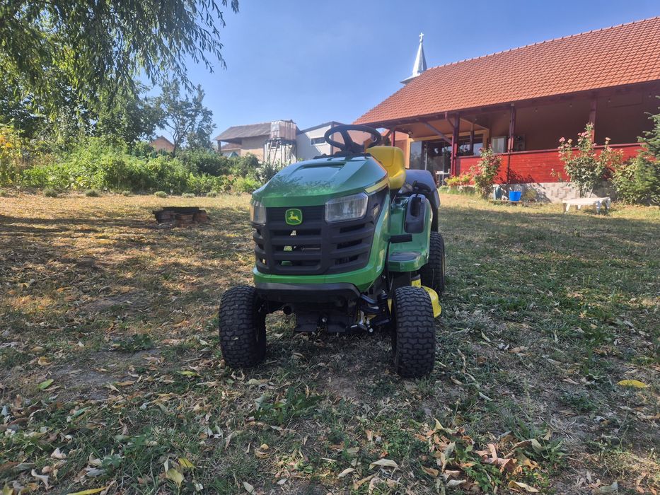 John Deere X117R 2022 Tractoras de tuns iarba