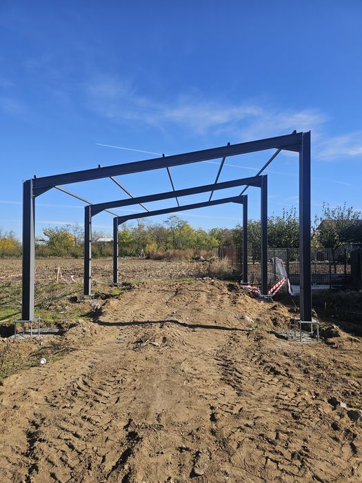 Vand hala pe structura metalica