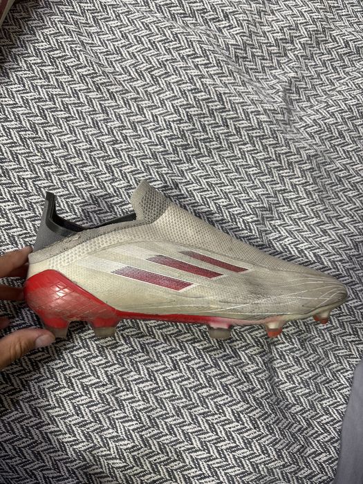 Футбольные бутсы adidas x