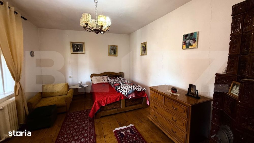 Casa decomandata (P+1E), 220 mp, zona Pietrosita