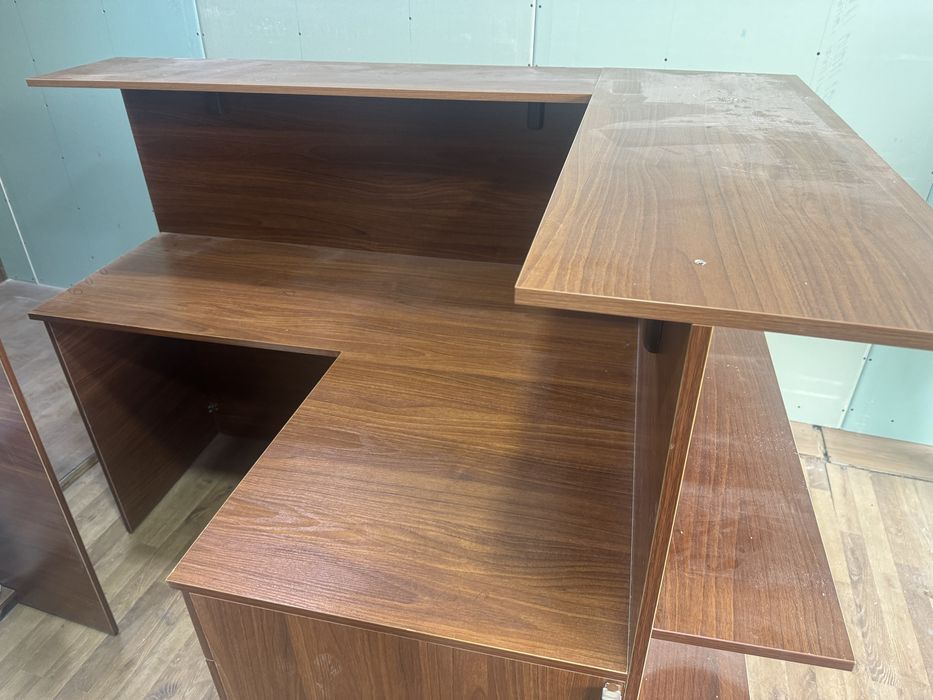 стол для решепшона или для саназина