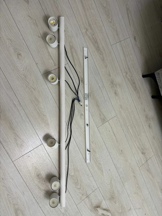 Продаю потолочную люстру