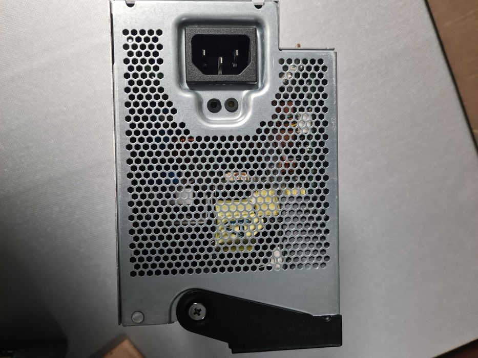 Sursa Lenovo P520 P720 defecta.