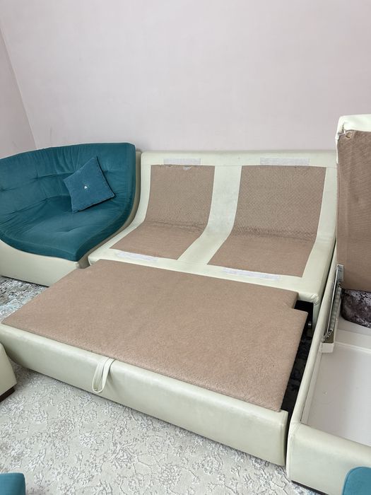 Продам Большой угловой диван + пуф