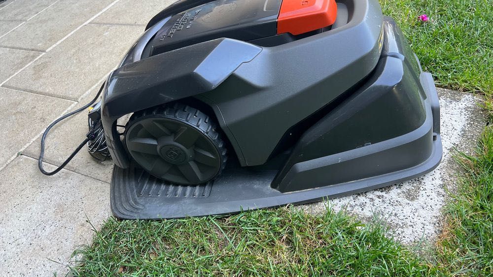 Градински робот за косене на трева