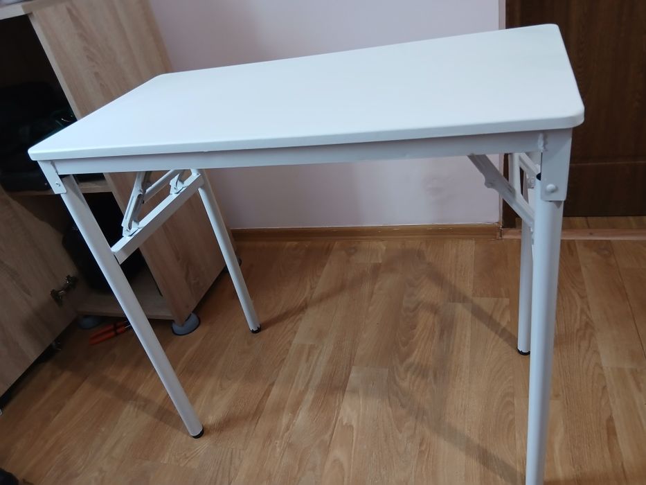 Vând Urgent masa pliabila si scaune pliabile sunt noi /Si dulap corp bucătărie nou