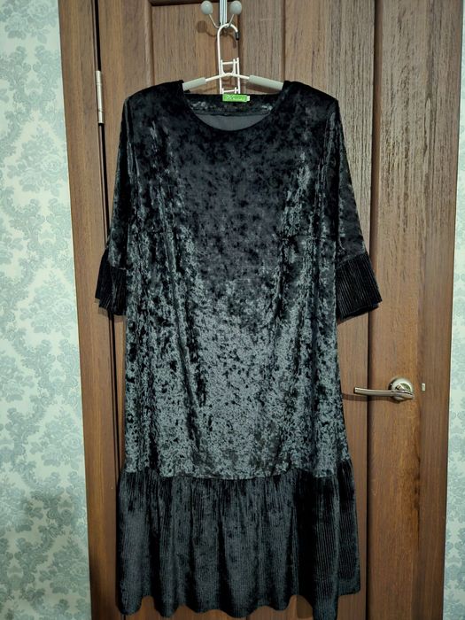 Платье черное велюровое