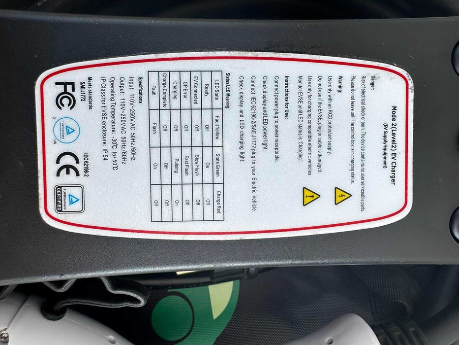 Зареждаща станция за всички Електрически Автомобили Кабел