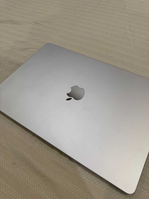 Macbook Air M2 15", 8GB RAM, 512GB stocare