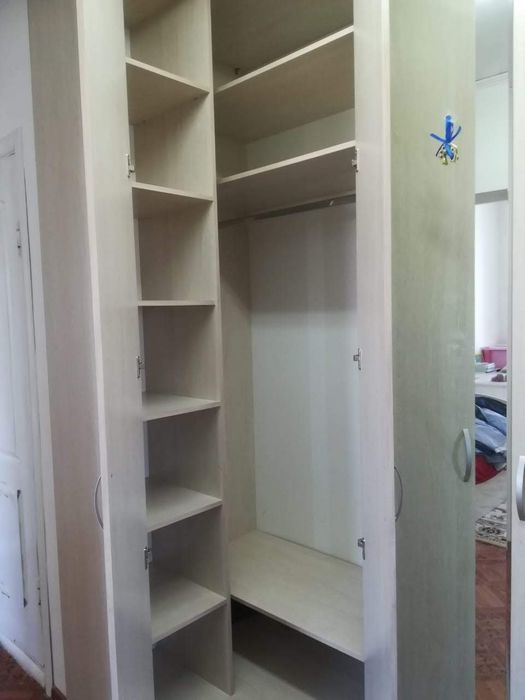 Продам шкаф в прихожую с зеркалом