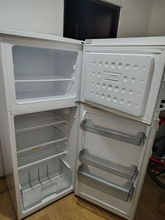 Vând frigider ARCTIC