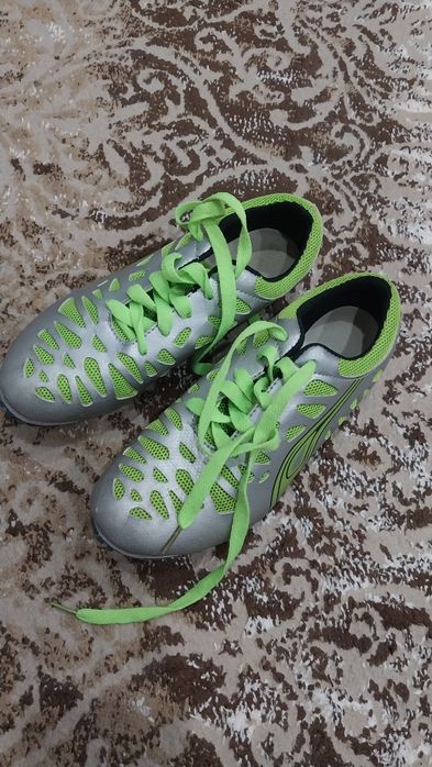 Продам шипованые кросовки 36 размер