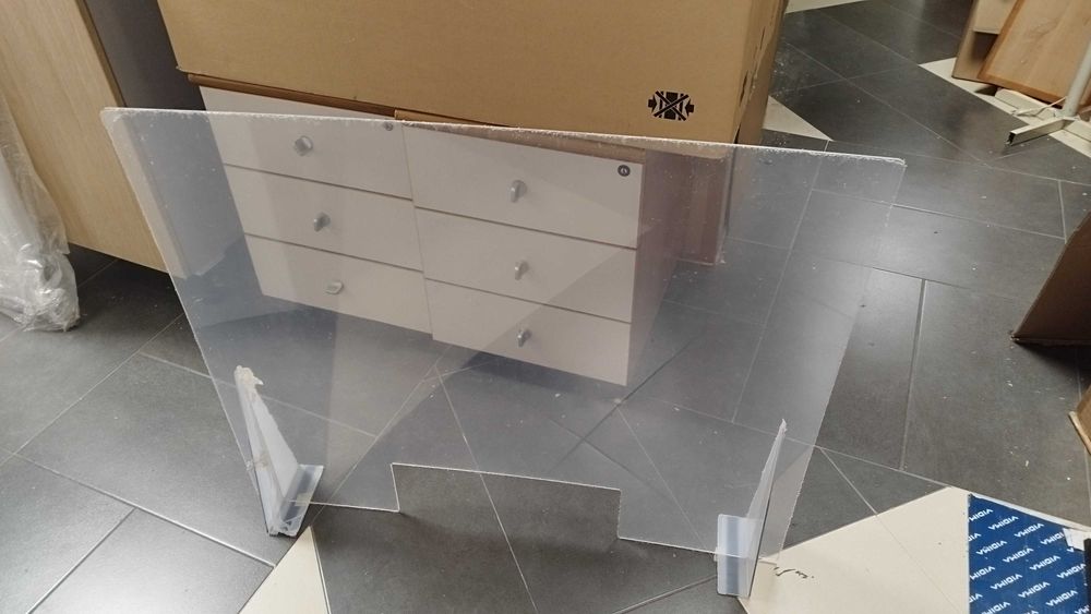 ПЛЕКСИГЛАС БЕЗЦВЕТЕН размер  75 /90см дебел 3мм и 70/73