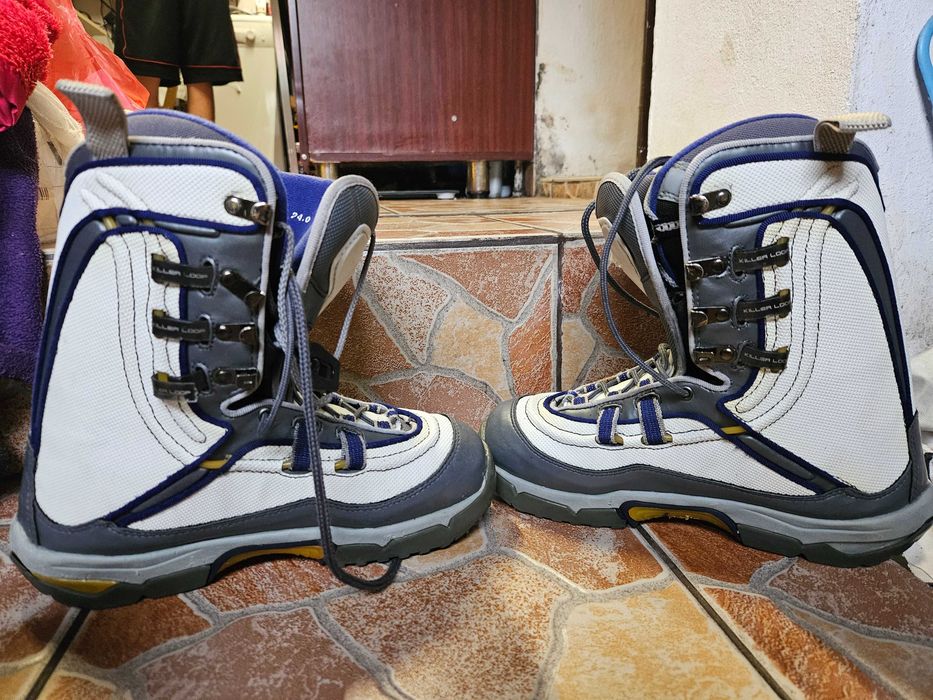 Boots snowboard in stare buna
