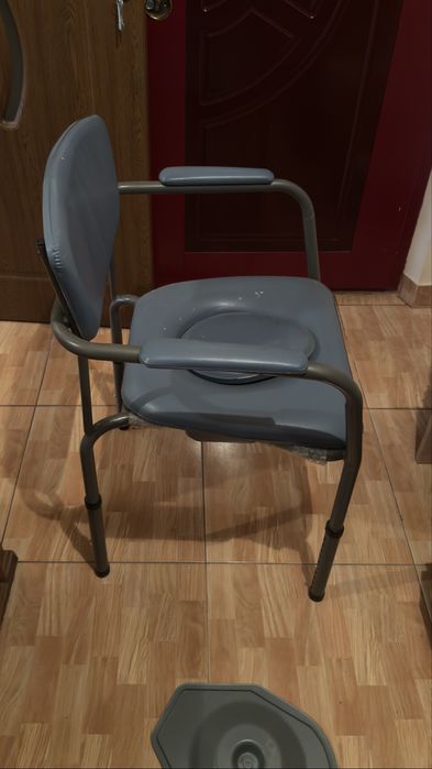 Scaun cu vas pentru toaleta