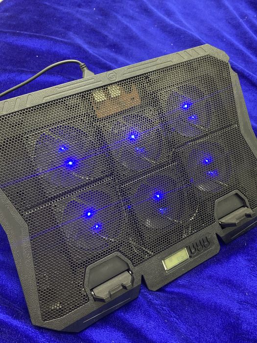 Продам охлаждающий подставка для ноутбука