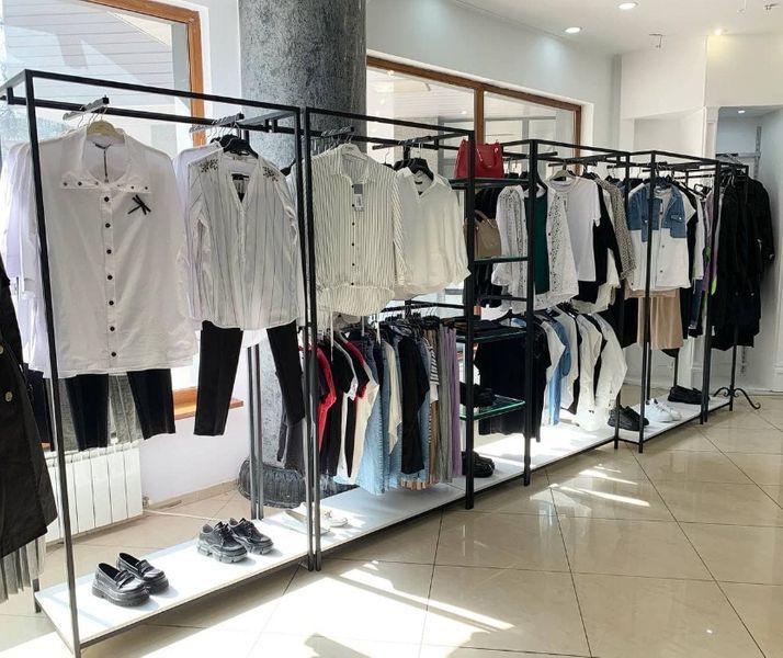 Торговое оборудование, рейл, стеллаж, стойки, вешала, примерочные