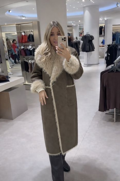 Palton blana Zara cu doua fețe viral nou cu eticheta